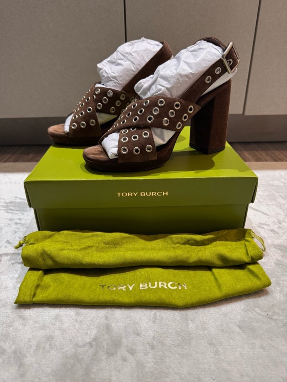 NWT Tory Burch Cross Band Suede Heel Sandals, Mustang, Size 8 - Picture 15 of 16